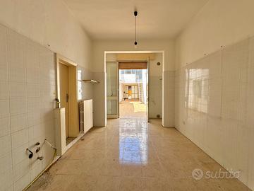 Abitazione sviluppata su due livelli - Parabita