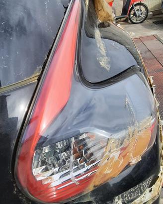 NISSAN JUKE 2010 - STOP POSTERIORI DESTRO E SINIST
