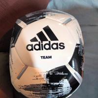 pallone adidas
