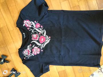 maglia donna nera con ricamo floreale e paillettes