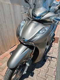 Honda SH con 2550km Accessoriato