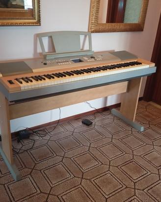 Pianoforte digitale YAMAHA DGX 620