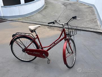 Bicicletta classica con cestino