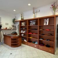 Mobilio per attività commerciale