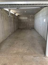 GARAGE/BOX con finestre a Monsampolo del Tronto