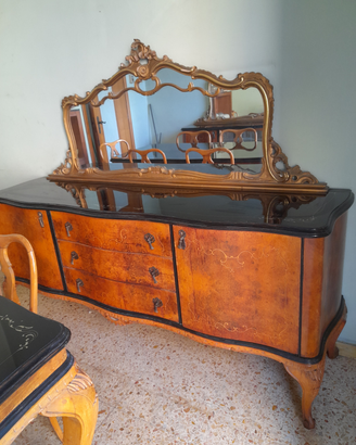 Credenza chippendale con legno intagliato
