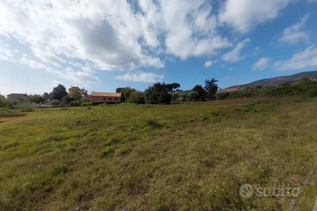 Terreno di 14147 m² a Lariano - Vista 2