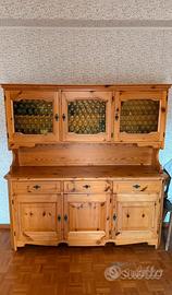 Credenza in legno massello con vetrina