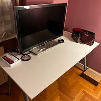 Scrivania ampia con altezza regolabile