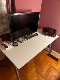 Scrivania ampia con altezza regolabile