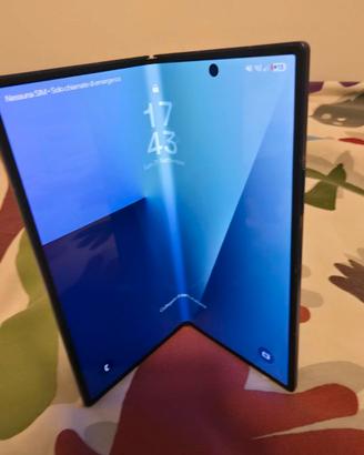 Galaxy Z Fold 7 + Vetrino e Cover Spigen incluse
