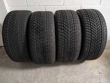 Pneumatici invernali GOODYEAR 225/40 R18 92V