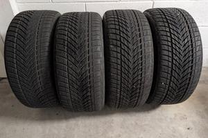 Pneumatici invernali GOODYEAR 225/40 R18 92V