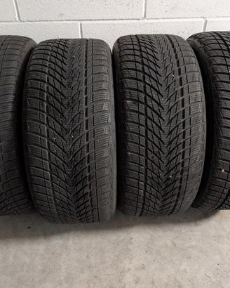 Pneumatici invernali GOODYEAR 225/40 R18 92V