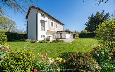 Villa indipendente libera su quattro lati con giar