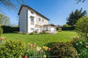 Villa indipendente libera su quattro lati con giar