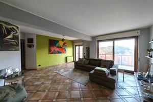 Ampio quadrilocale in via Catara Latteri con box a