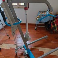 Sollevatore elettrico per persone disabili
