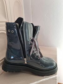 STIVALETTI DA DONNA GRIGI CON LACCI E BORCHIE