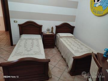 scrivania e letti