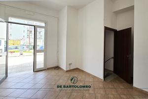 Locale commerciale via cadore c/o v.le trentino