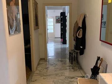 Stanza singola arredata