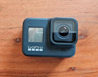 Go pro hero black 8 + accessori + 4batterie e case