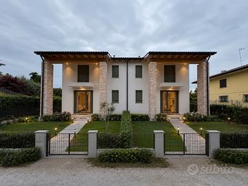 ORIAGO Bifamiliare in verticale con giardino R450