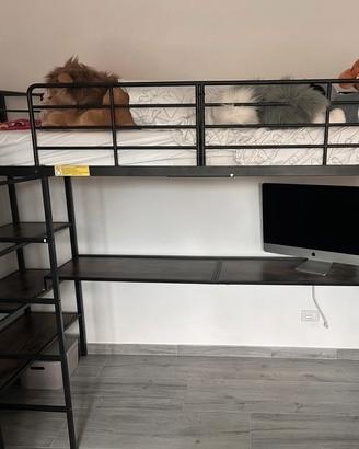 Letto a soppalco e scrivania