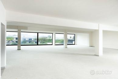 Ufficio 400 mq uscita caserta nord con parcheggio