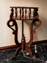 Portavaso vintage in legno lavorato – treppiede