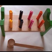 Gioco mula martello e pioli