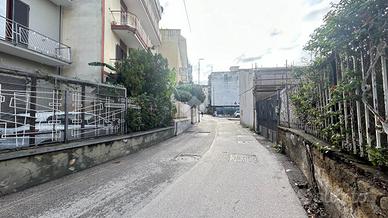 2 LOCALI A NAPOLI