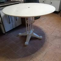tavolo in acciaio 