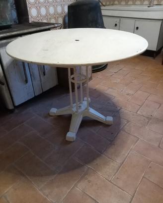 tavolo in acciaio 