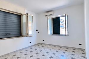 Ufficio Ristrutturato con Doppio ingresso