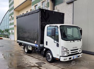 Isuzu autocarro usato centinato