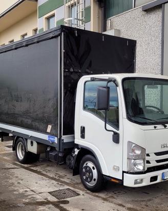 Isuzu autocarro usato centinato