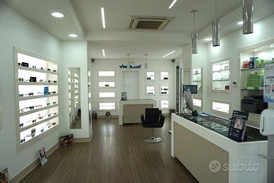 Arredamento completo negozio ottica o similare