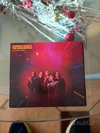 CD Durand Jones e the indications private space 