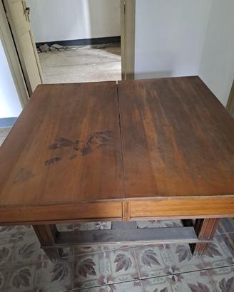 Tavolo in legno