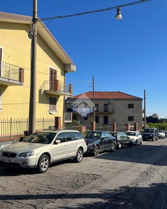 VILLA A SCHIERA D'ANGOLO A GIARRE