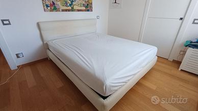 Struttura letto imbottita