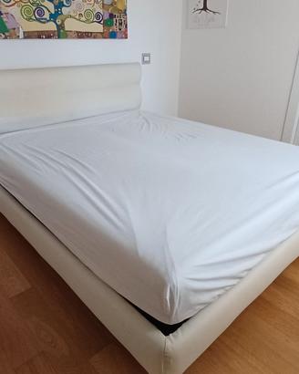Struttura letto imbottita