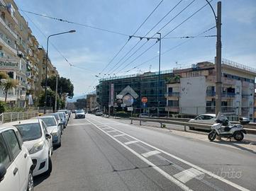 NEGOZIO A NAPOLI