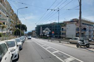 NEGOZIO A NAPOLI