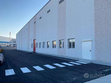 Immobile di 1915 m² con 2 locali a Marigliano