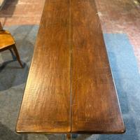 Tavolo antico in legno massiccio