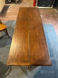 Tavolo antico in legno massiccio