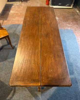Tavolo antico in legno massiccio